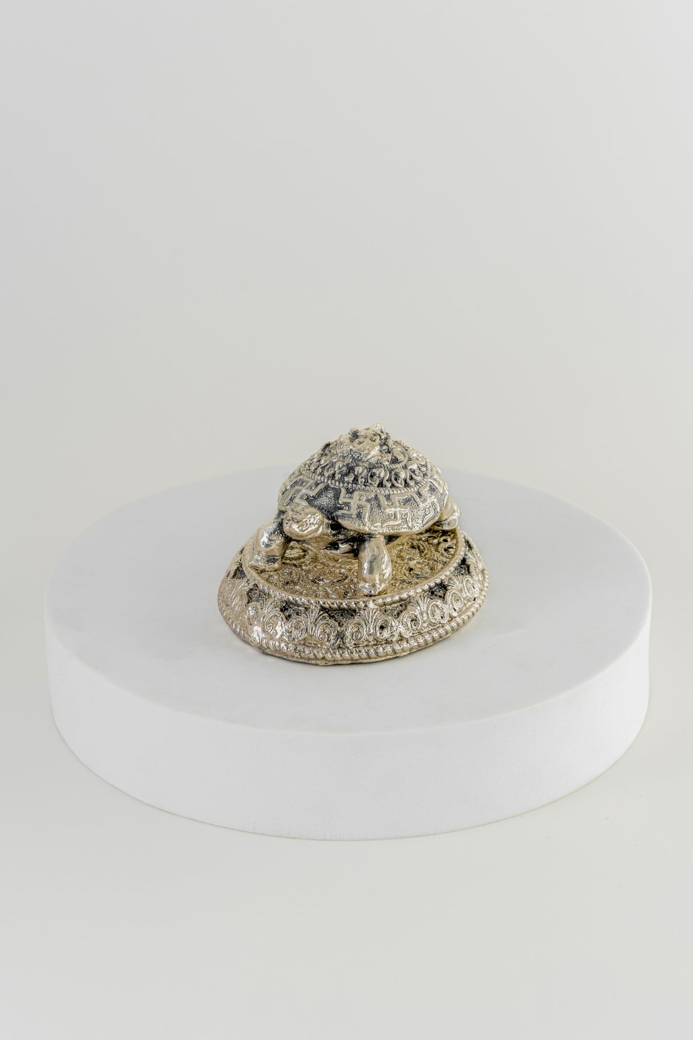 Silver-Foiled Tortoise Figurine for Home & Office Décor – 2.5in × 2.5in