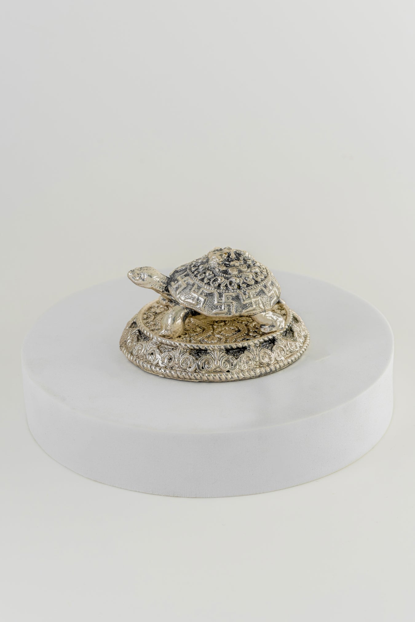 Silver-Foiled Tortoise Figurine for Home & Office Décor – 2.5in × 2.5in