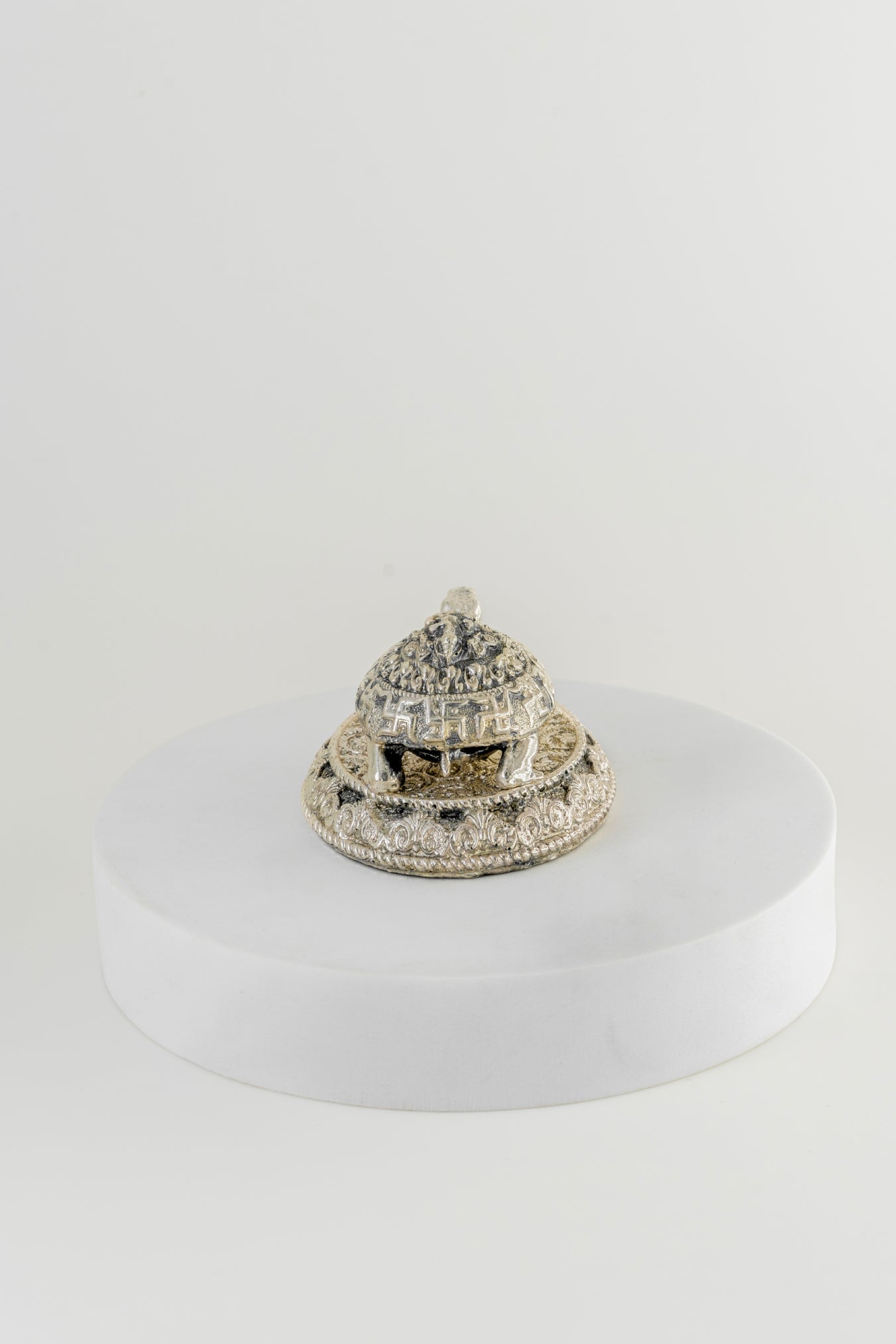 Silver-Foiled Tortoise Figurine for Home & Office Décor – 2.5in × 2.5in