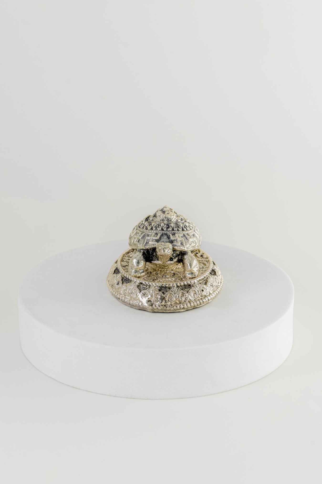 Silver-Foiled Tortoise Figurine for Home & Office Décor – 2.5in × 2.5in