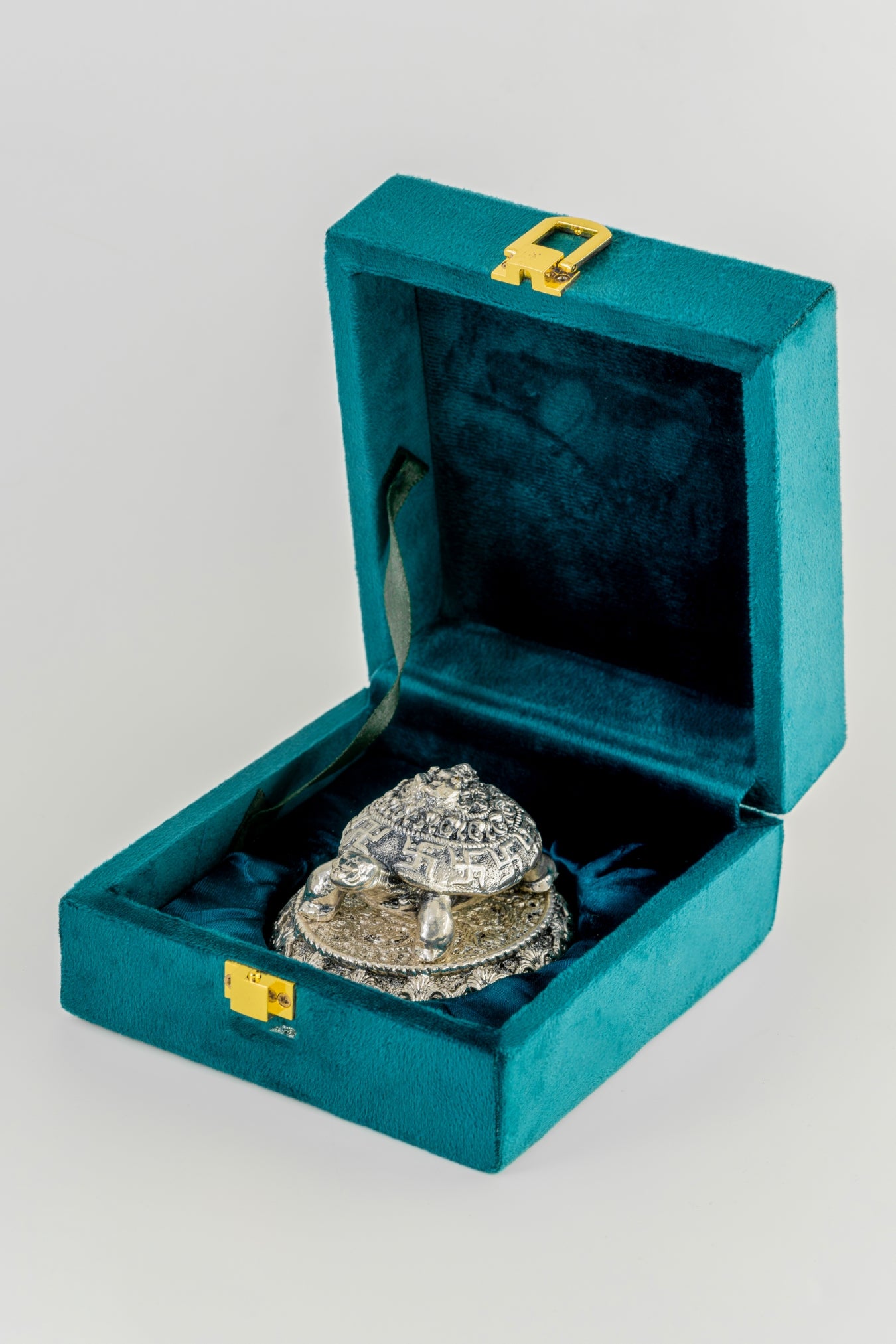Silver-Foiled Tortoise Figurine for Home & Office Décor – 2.5in × 2.5in