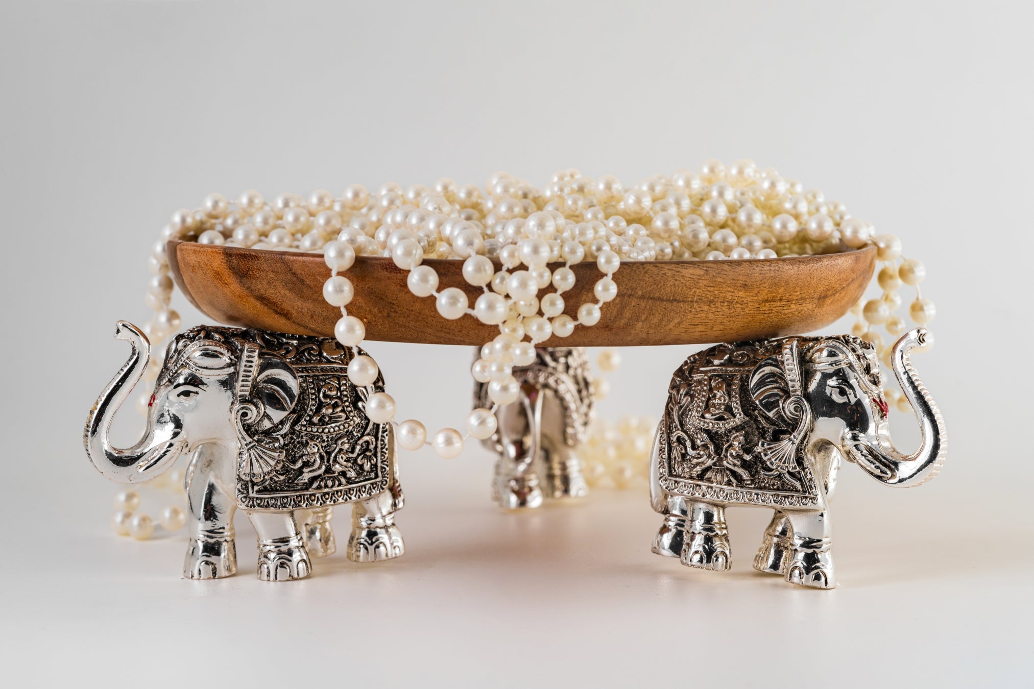 Wooden Platter with Silver-Foiled Elephant Stand – 4in × 9in