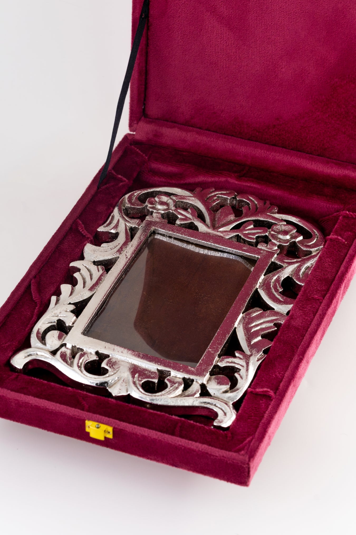 Antique-Style Silver Foiled Finish Photo Frame – 11x7 Inches