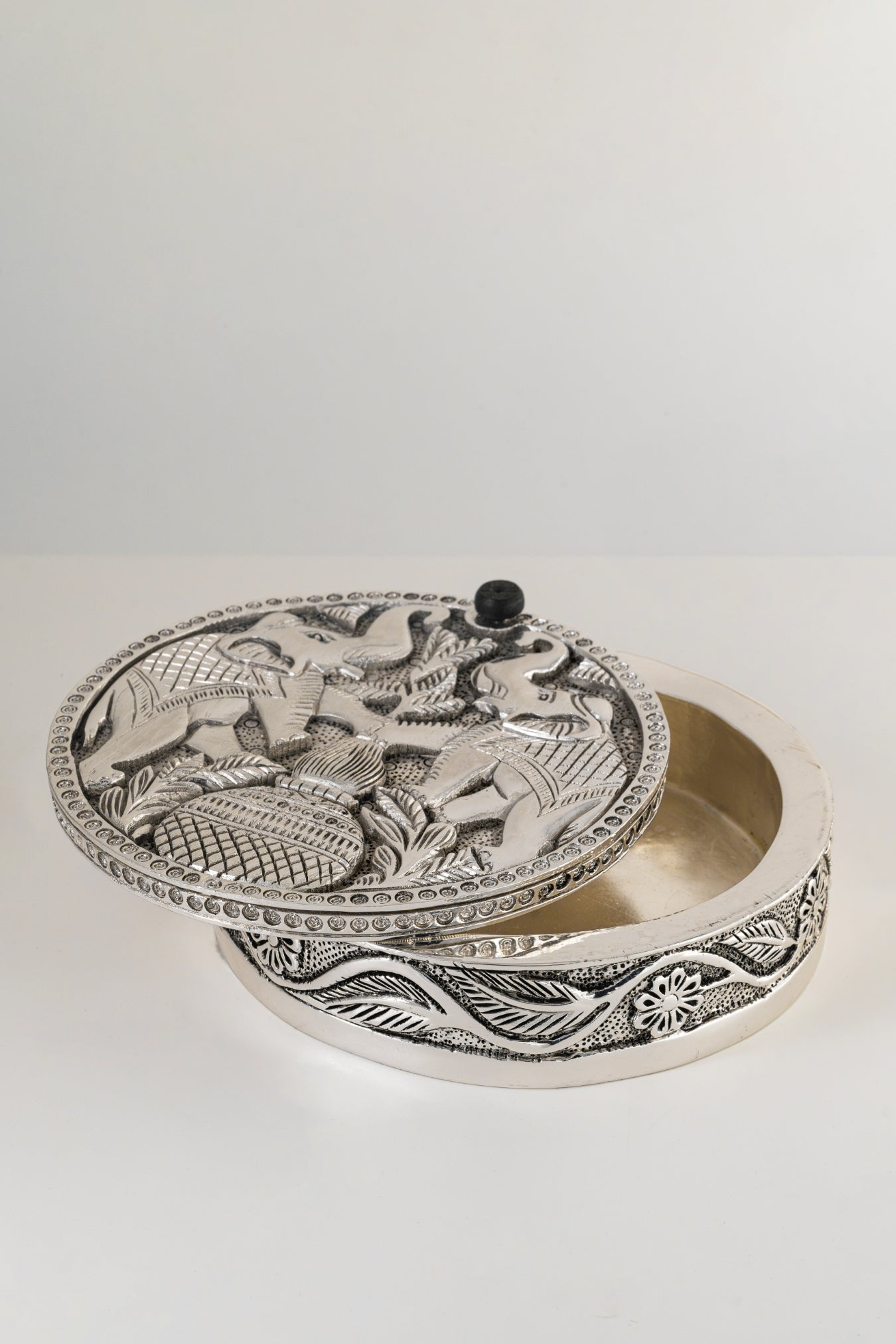 Engraved Silver-Foiled Round Dry Fruit Box with Lid – 3in × 8in