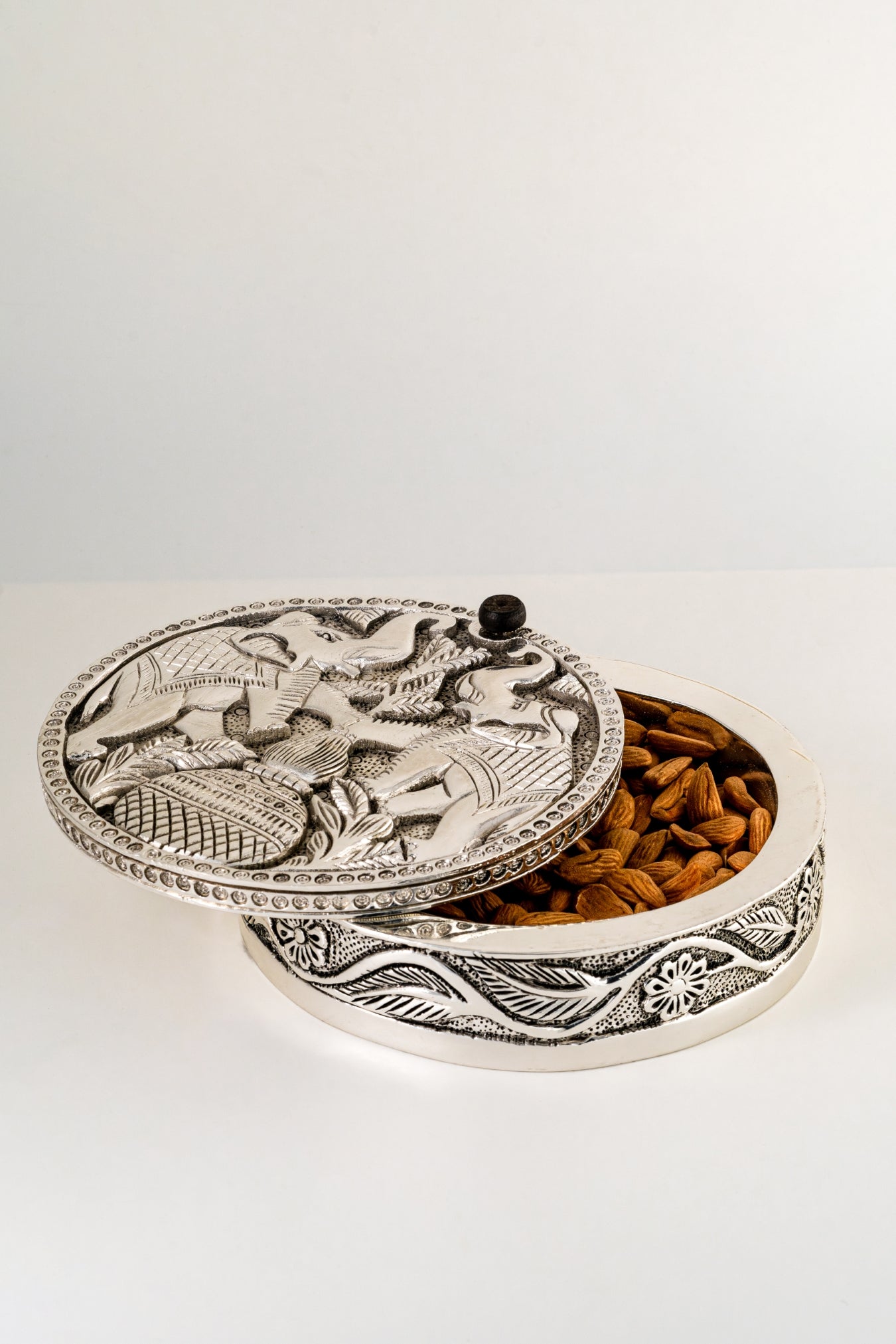Engraved Silver-Foiled Round Dry Fruit Box with Lid – 3in × 8in