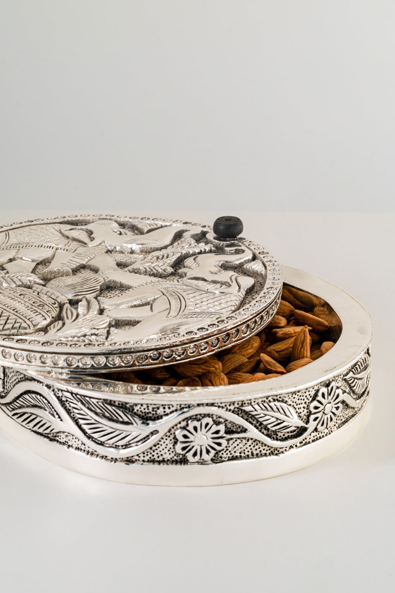 Engraved Silver-Foiled Round Dry Fruit Box with Lid – 3in × 8in