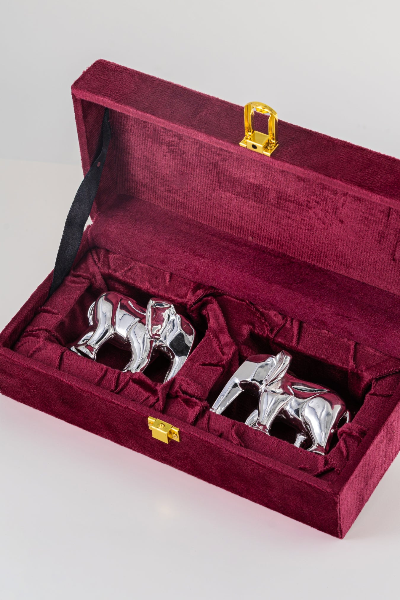 Minimalist Silver-Foiled Elephant Figurine – 2.5in × 4in