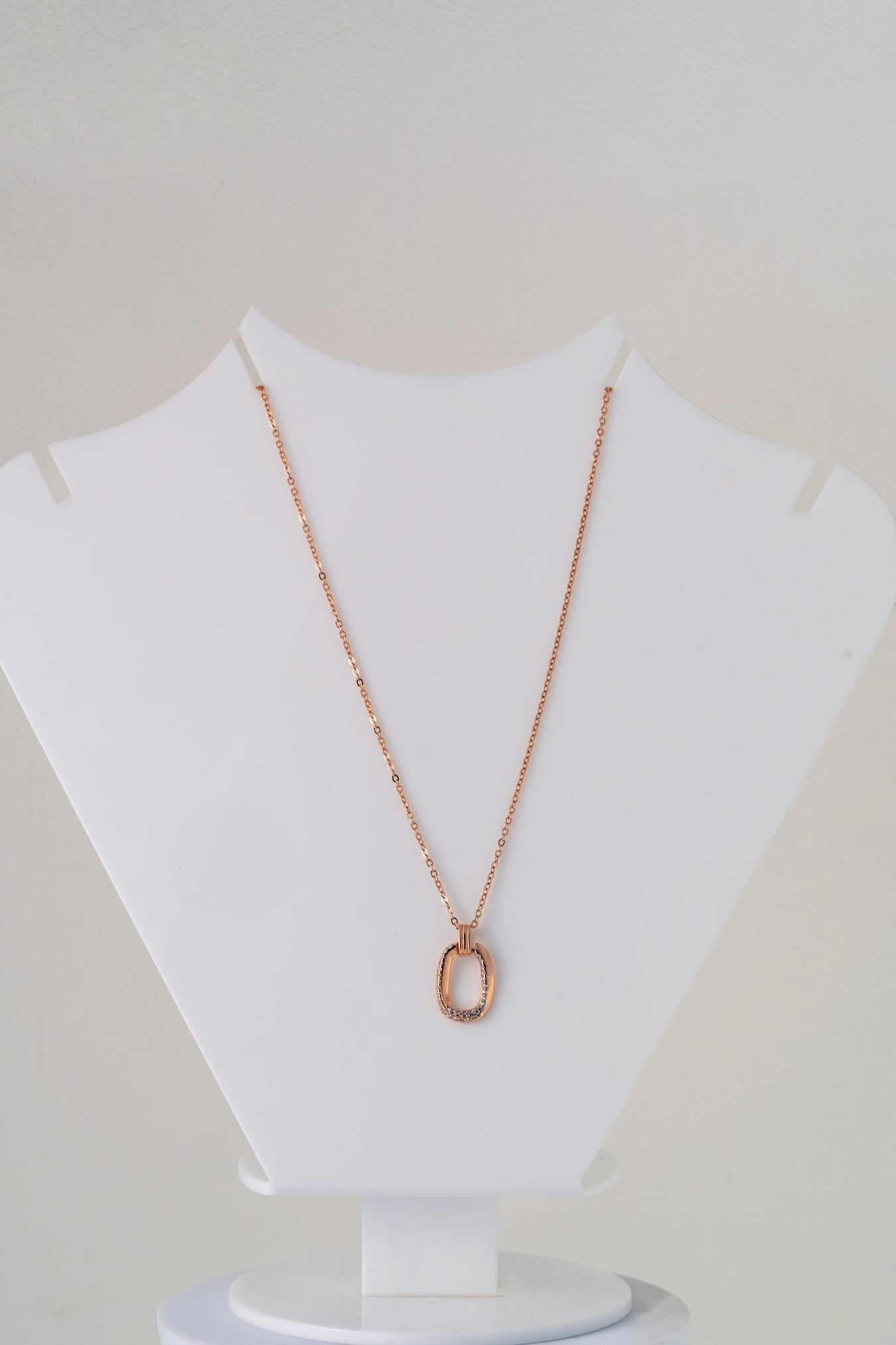 Rose Gold Oval Pendant Necklace with Crystal Accents – 18 Inch