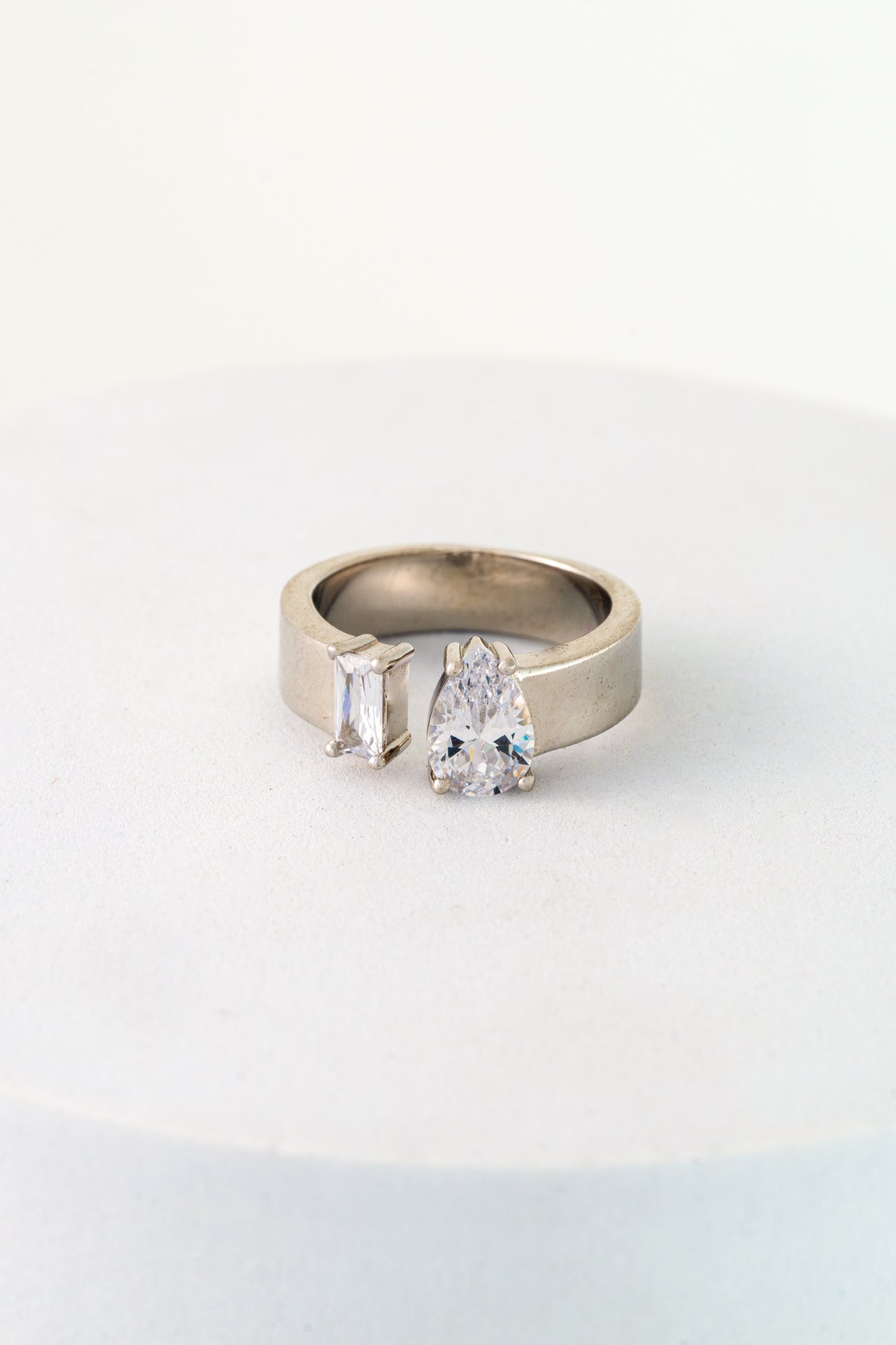 Pure 925 Silver Pear-Cut Solitaire Ring with Side Accent β Size 14