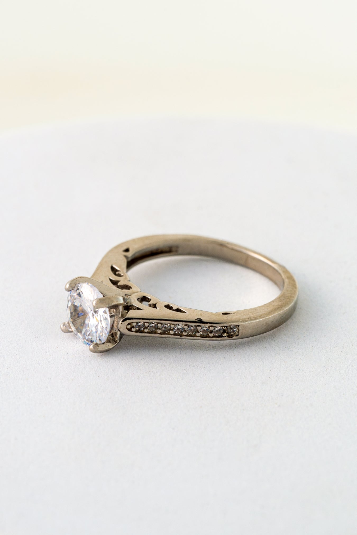 Pure 925 Silver Round-Cut Solitaire Engagement Ring with Filigree Band β Size 11