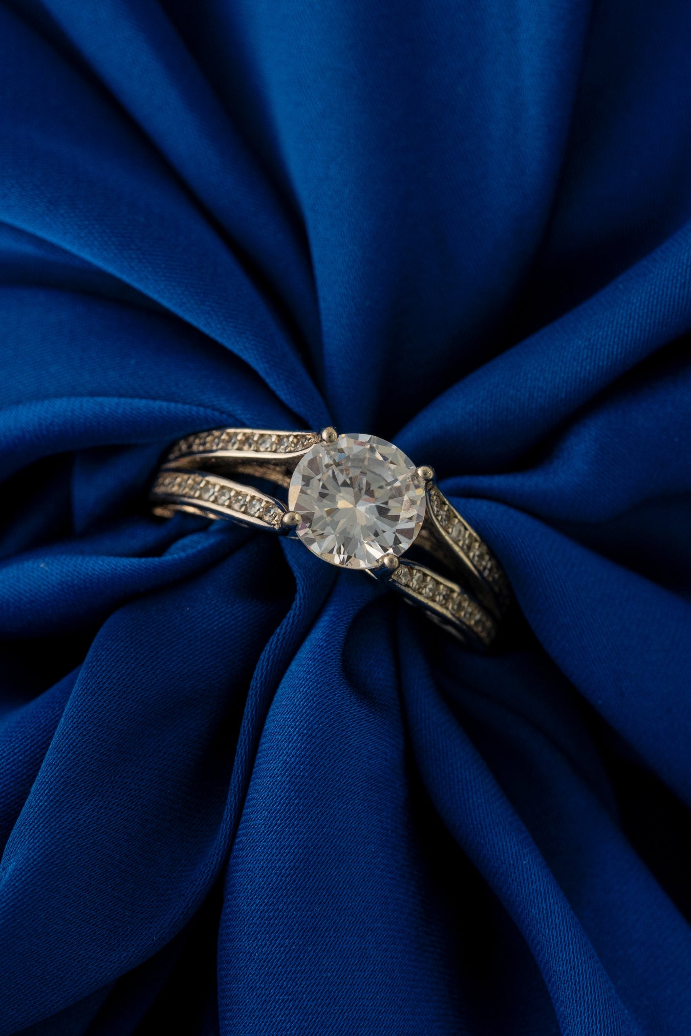 Pure 925 Silver Vintage-Style Solitaire Ring with Split Shank & Intricate Filigree – Size 12