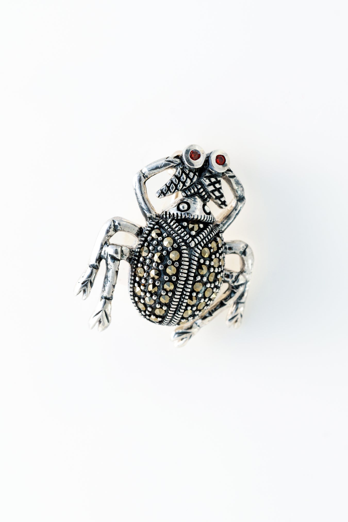 Pure 925 Silver Vintage Bug-Inspired Brooch with Red Eye Accents – 23mm x 21mm