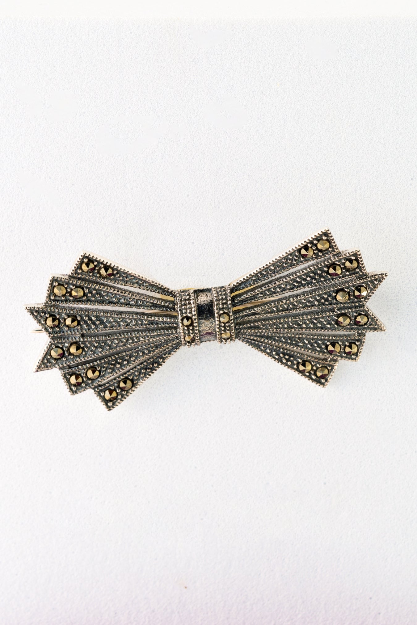 Pure 925 Silver Vintage Bow Brooch Pin with Marcasite Detailing – 22mm × 40mm