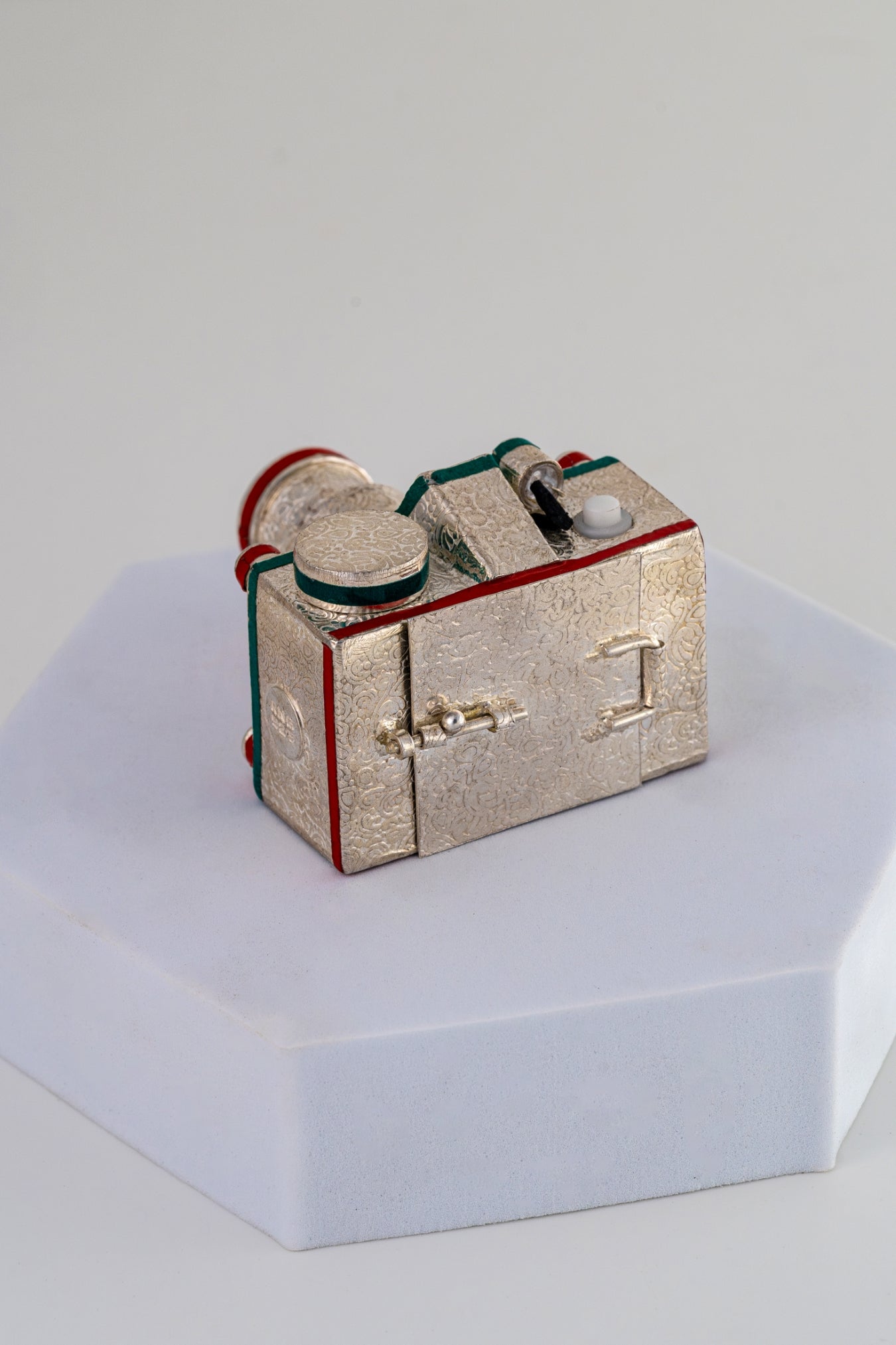Handcrafted Pure 925 Silver Miniature Camera Showpiece – 1.5 x 2 Inch