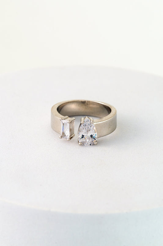 Pure 925 Silver Pear-Cut Solitaire Ring with Side Accent – Size 14