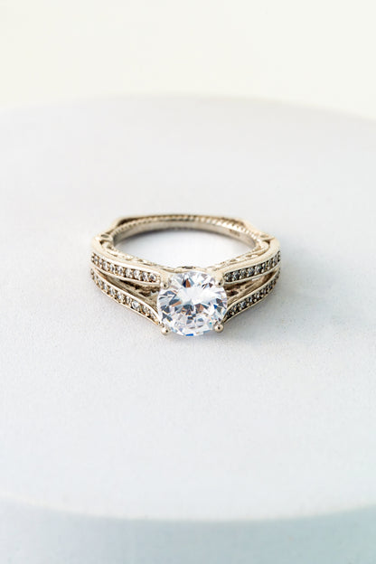 Pure 925 Silver Vintage-Style Solitaire Ring with Split Shank & Intricate Filigree – Size 12