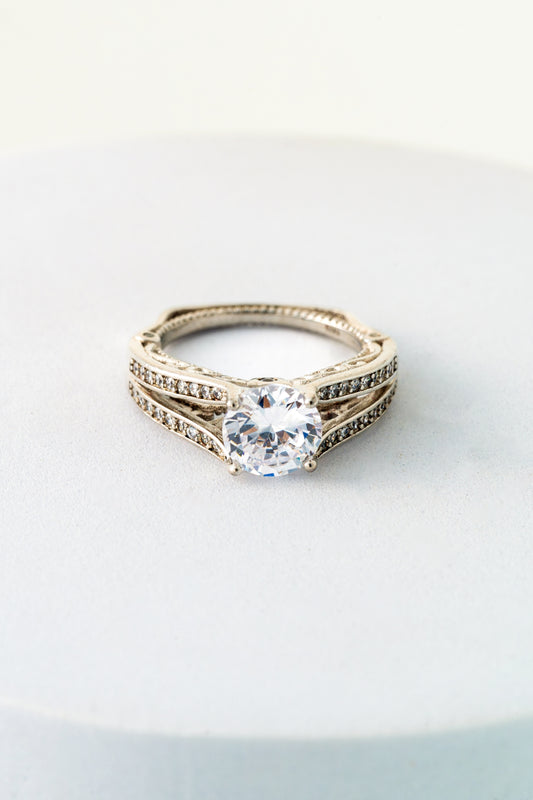 Pure 925 Silver Vintage-Style Solitaire Ring with Split Shank & Intricate Filigree – Size 12