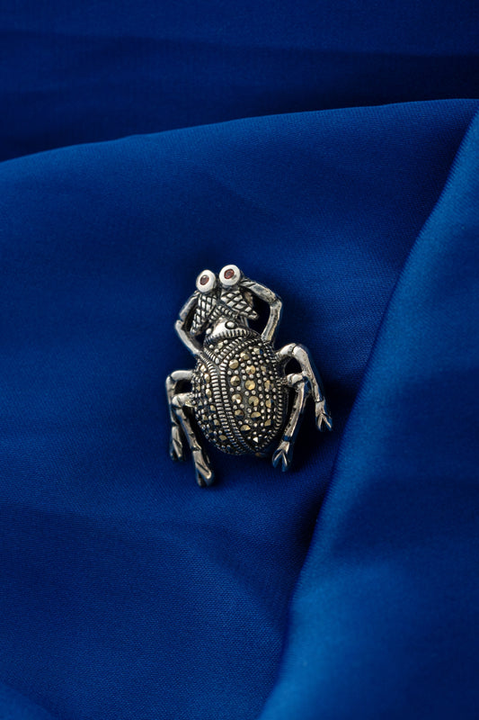 Pure 925 Silver Vintage Bug-Inspired Brooch with Red Eye Accents – 23mm x 21mm